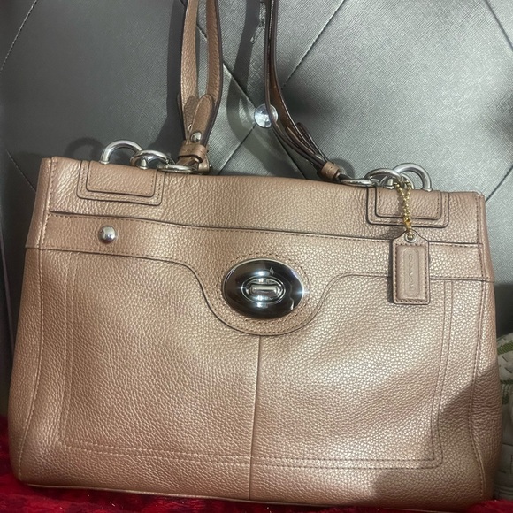 *Like New* Coach Penelope Carryall - Picture 3 of 9